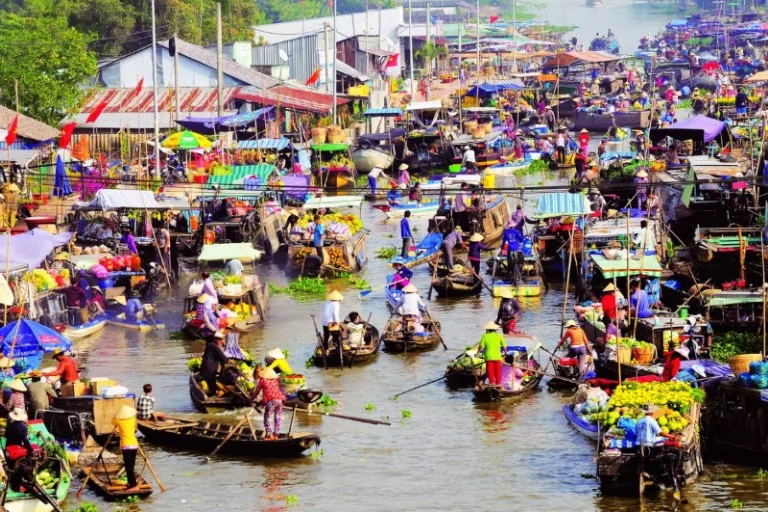 Hoạt động buôn bán ở miền sông nước