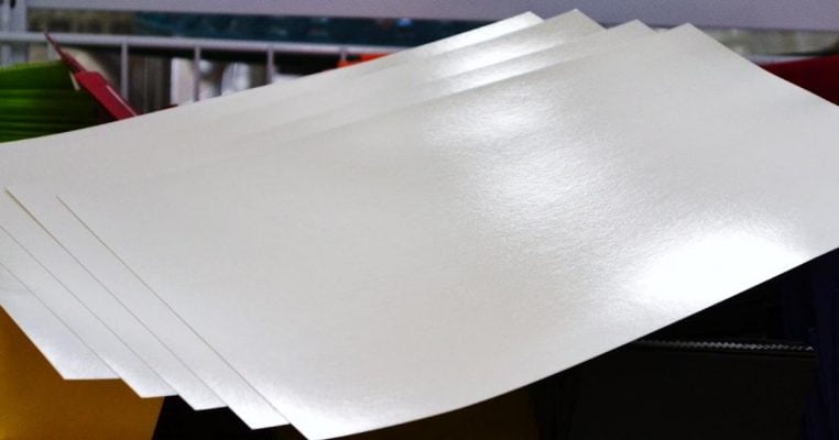 So sánh giấy bristol và giấy couche