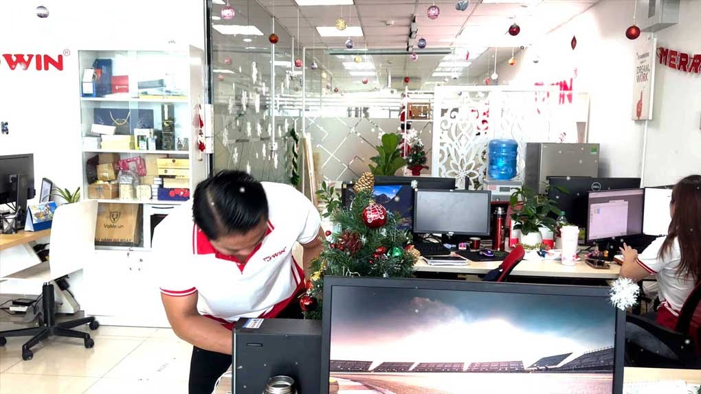 Trang trí cây thông Noel