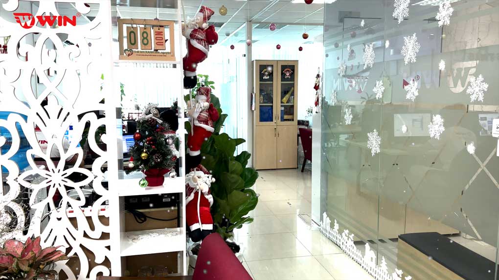 Ông già Noel đi phát quà