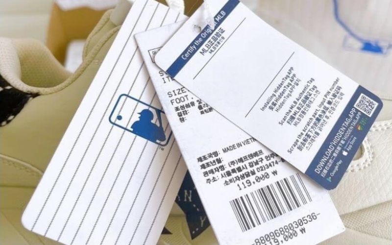Check giày Nike qua thẻ tag