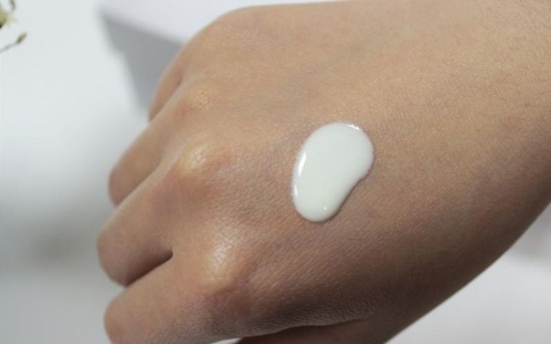 Kết cấu kem chống nắng La Roche Posay thật giả